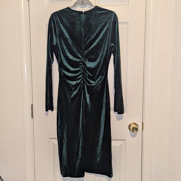 Rihoas The Elegant Ruched Velvet Dress - Picture 2 of 4